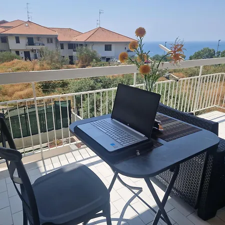 Akis, Terrazza Sul Mare شقة آتْشّي كاستيلّو